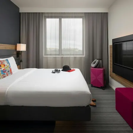 Moxy London Heathrow Airport-3