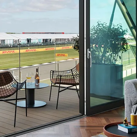 Escapade Silverstone-2