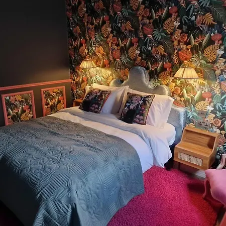 The Mad Hatter'S Guestrooms-3