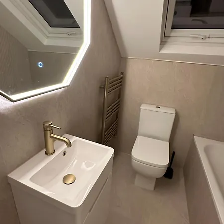 Ashbys Accommodation & Spa Hire-3