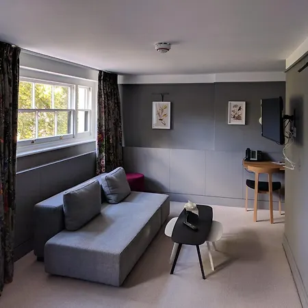 The Goodenough Hotel London-3