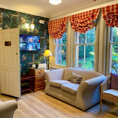 Pickwicks Guest House-3