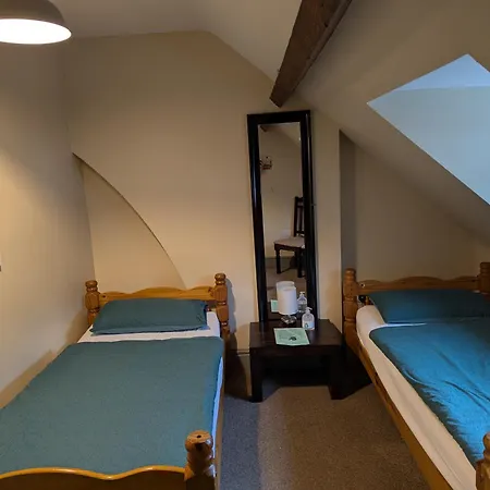 Llangollen Hostel - The Whole Bedroom - Self Catering Facilities-2