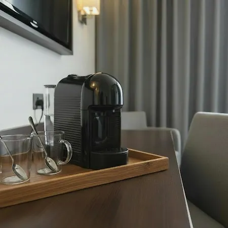 Ramada By Wyndham Cobham-3