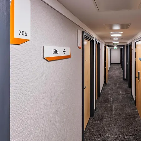 Easyhotel Croydon-3