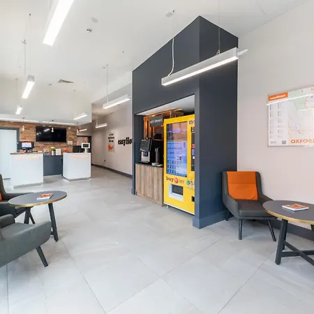 Easyhotel Oxford-2