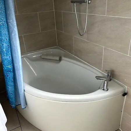 Loch Ness Guest House-3