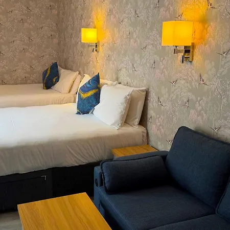 The Hillcrest Hotel-3