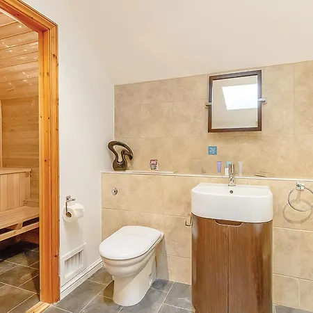 Tilford Woods Lodge Retreat-3