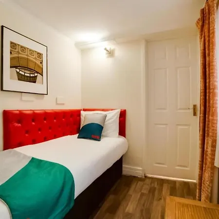 The Gullivers Hotel-2