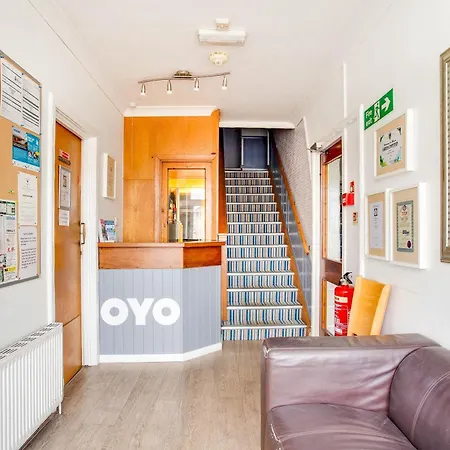Oyo Godolphin Arms Hotel-2