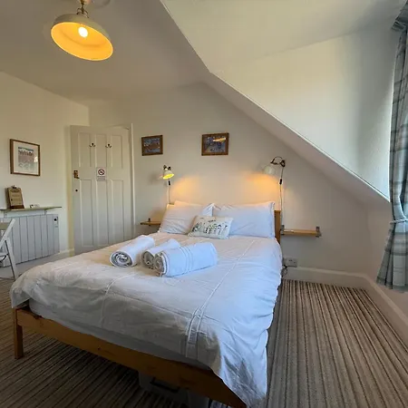 Holly Trees Guest Accommodation-3