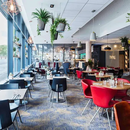 Novotel Edinburgh Centre-2