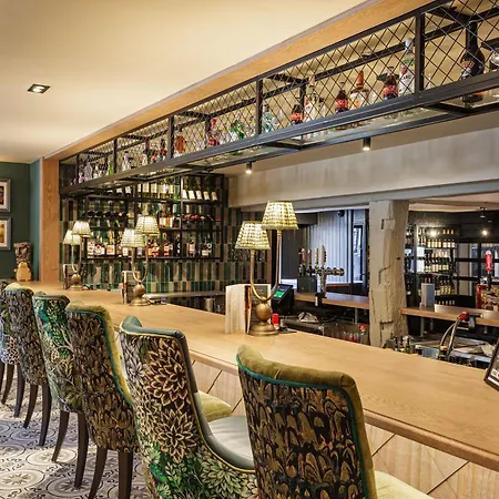 The George Hotel, Amesbury, Wiltshire - The Coaching Inn Group-2