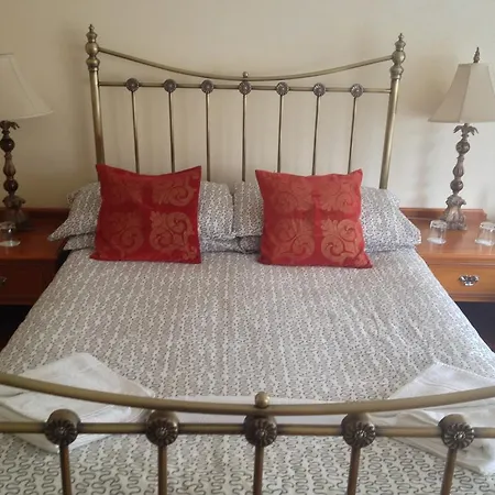 Malvern Lodge Guest House- Close To Beach, Train Station & Southend Airport-2