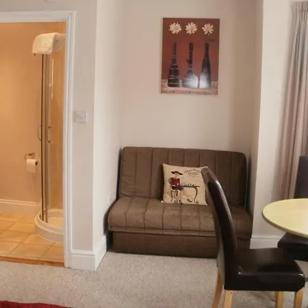 Grove Guest House-2
