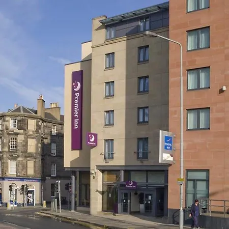 Premier Inn Edinburgh Central-2