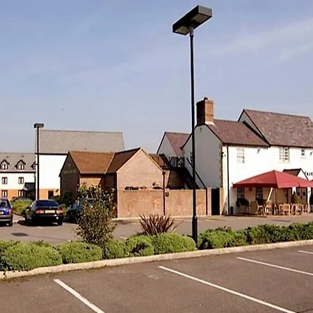 Premier Inn Gloucester - Barnwood-2