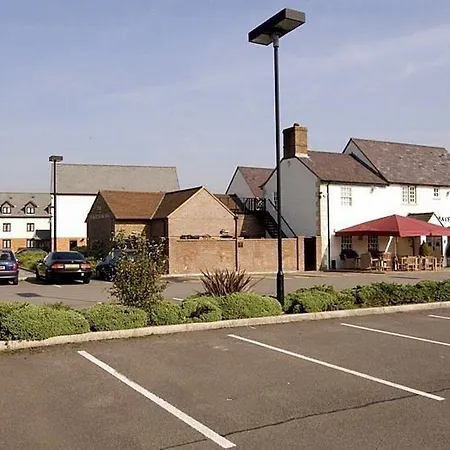 Premier Inn Gloucester - Barnwood-3