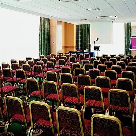 Menzies Strathmore Luton-3