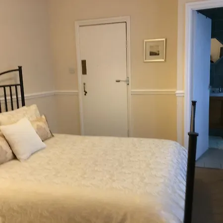 Caris Guest House-2