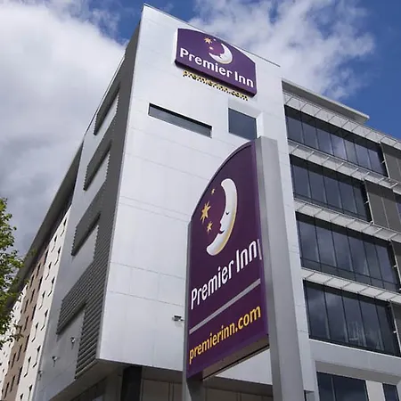Premier Inn London Ealing-2