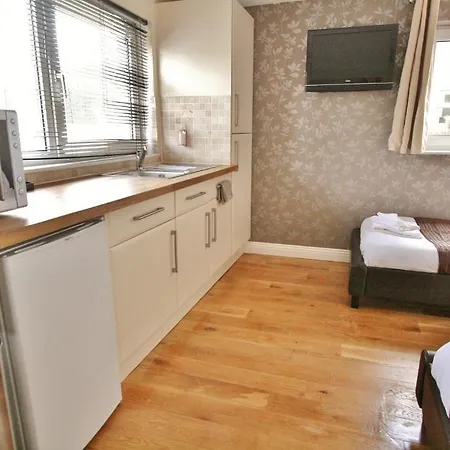 Central Studios Gloucester Road By Roomsbooked - Free Parking-2