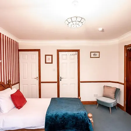 Trivelles Waterhall Country Gatwick Hotel & Airport Parking-3