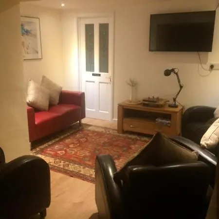 Crown House & Lodges B&B-3