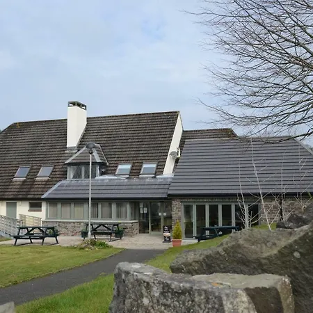Neuadd Henllan Lodge-3