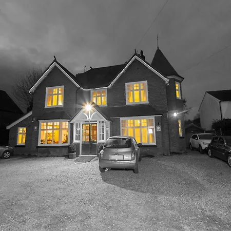 Gatwick Turret Guest House-2