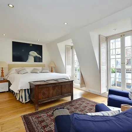 Ennismore Mews-3