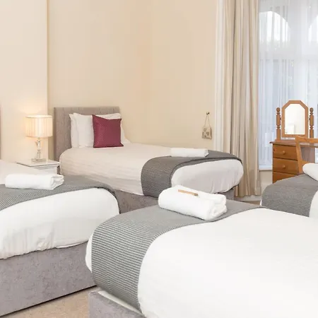 Lowdens Guest House-3