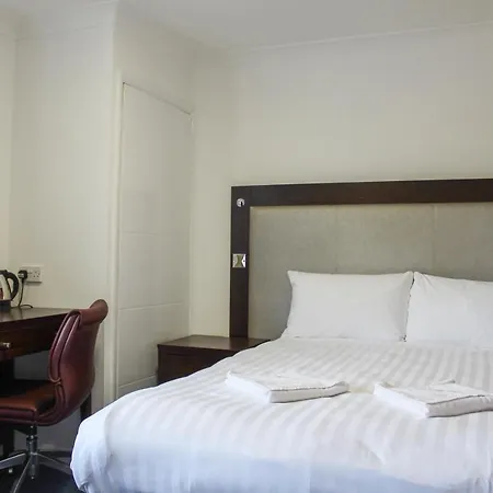 Heathrow Lodge-3
