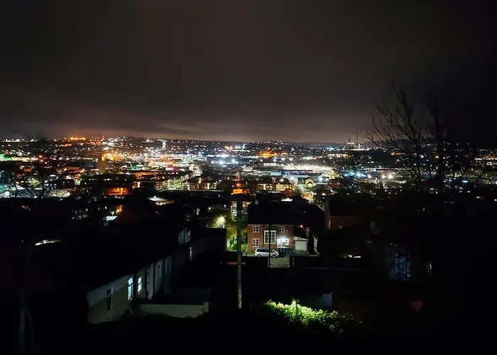Chimneys Guest House Blackburn 