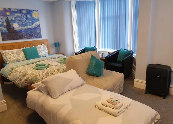 New Bond Hotel