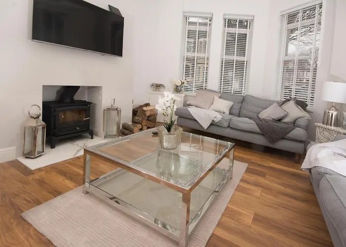 No 2 Hamilton St Villa Cardiff