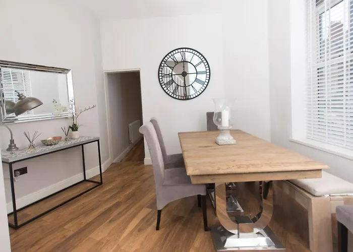 No 2 Hamilton St Villa Cardiff