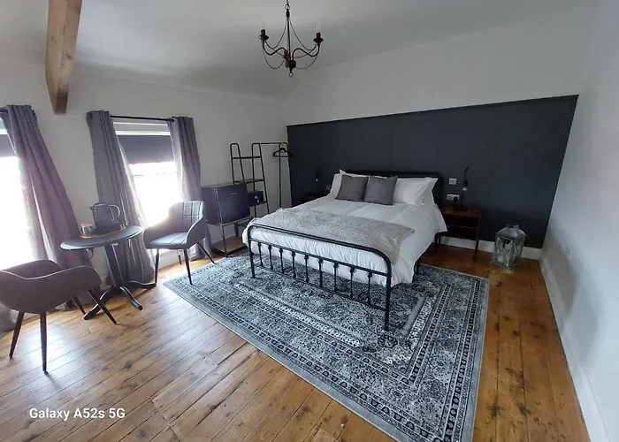 Londonderrys Bar And Accommodation