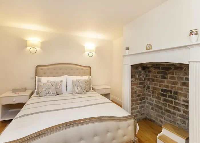 The Garden Square - Unique Luxury Apartment In Historic Garden Square - Ideal For 2 People