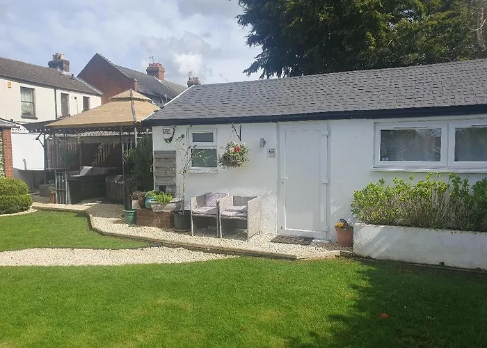 Sally'S Bed And Breakfast Luton 