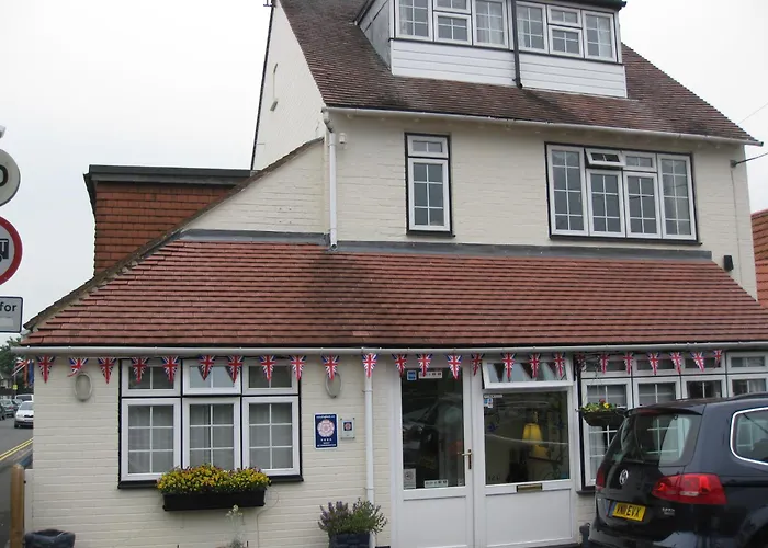 Penryn Guest House, Ensuite Rooms, Free Parking And Free Wifi