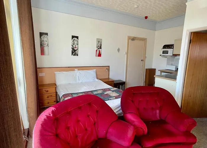 Lyndene Holiday Apartments