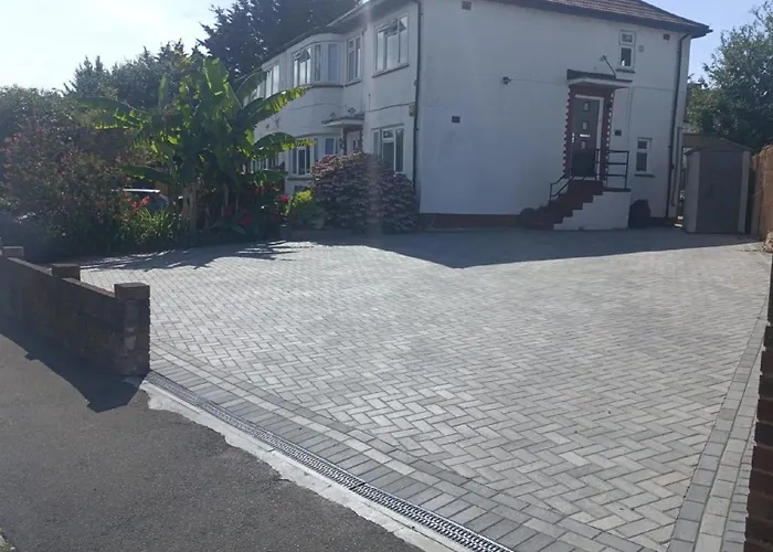 L'Auberge Close Syon Lane Station And Heathrow London