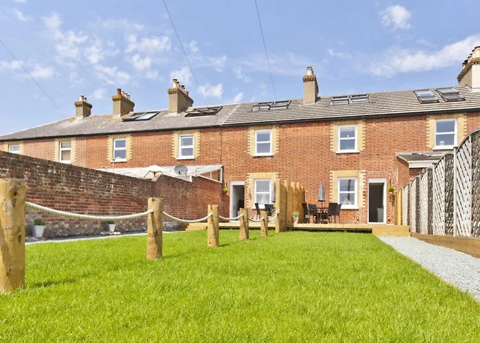 Coastguard Cottages By Bournecoast - A Charming Victorian Holiday Home With Sea Views, Parking And Garden - Hb6098