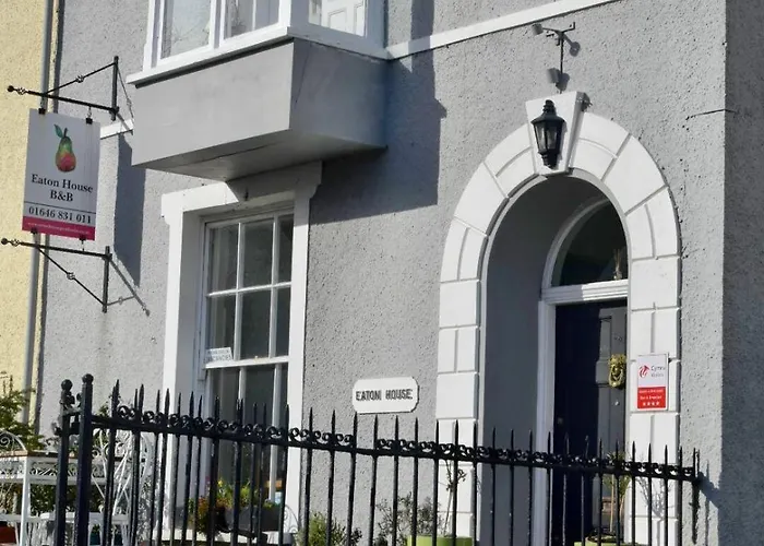 Eaton House Hotel Pembroke
