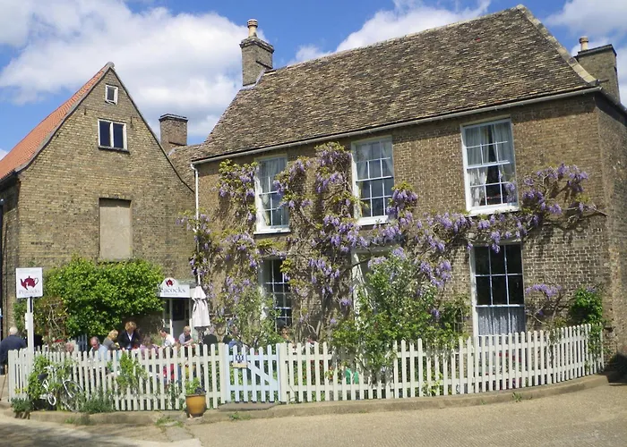 Peacocks Tearoom And Fine B&B