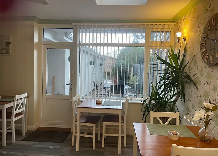 Maple Leaf Guest House