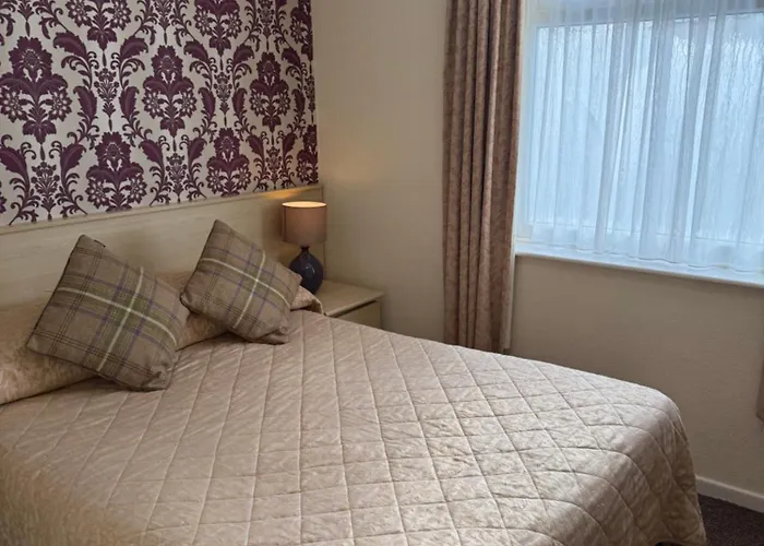 Adelaide House Hotel - Opposite Winter Gardens, Town Centre Blackpool