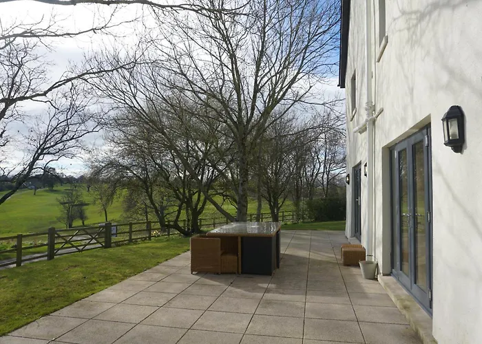 Hunter Lodges By Celtic Manor Newport 